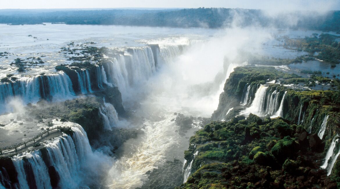 Acesso as Cataratas do Iguaçu